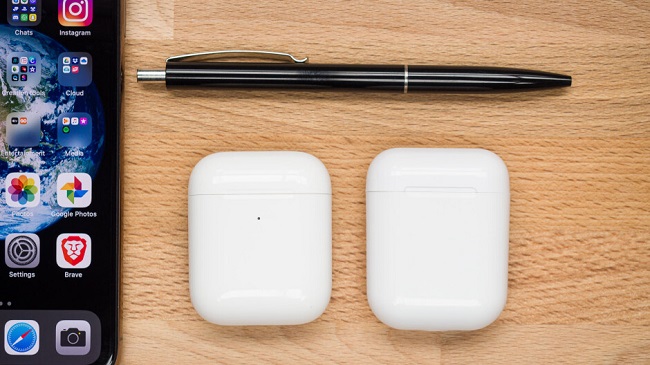How to Turn on Airpods Without Case